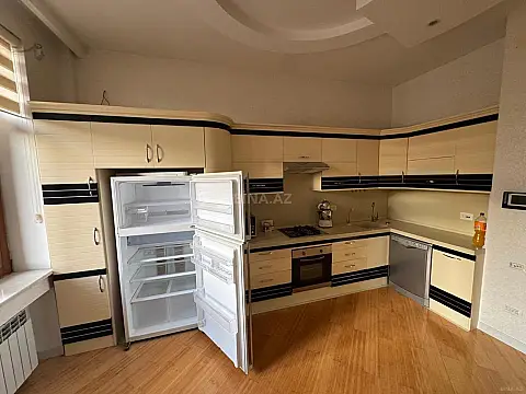 Kirayə verilir 3 otaqlı mənzil 180 m²