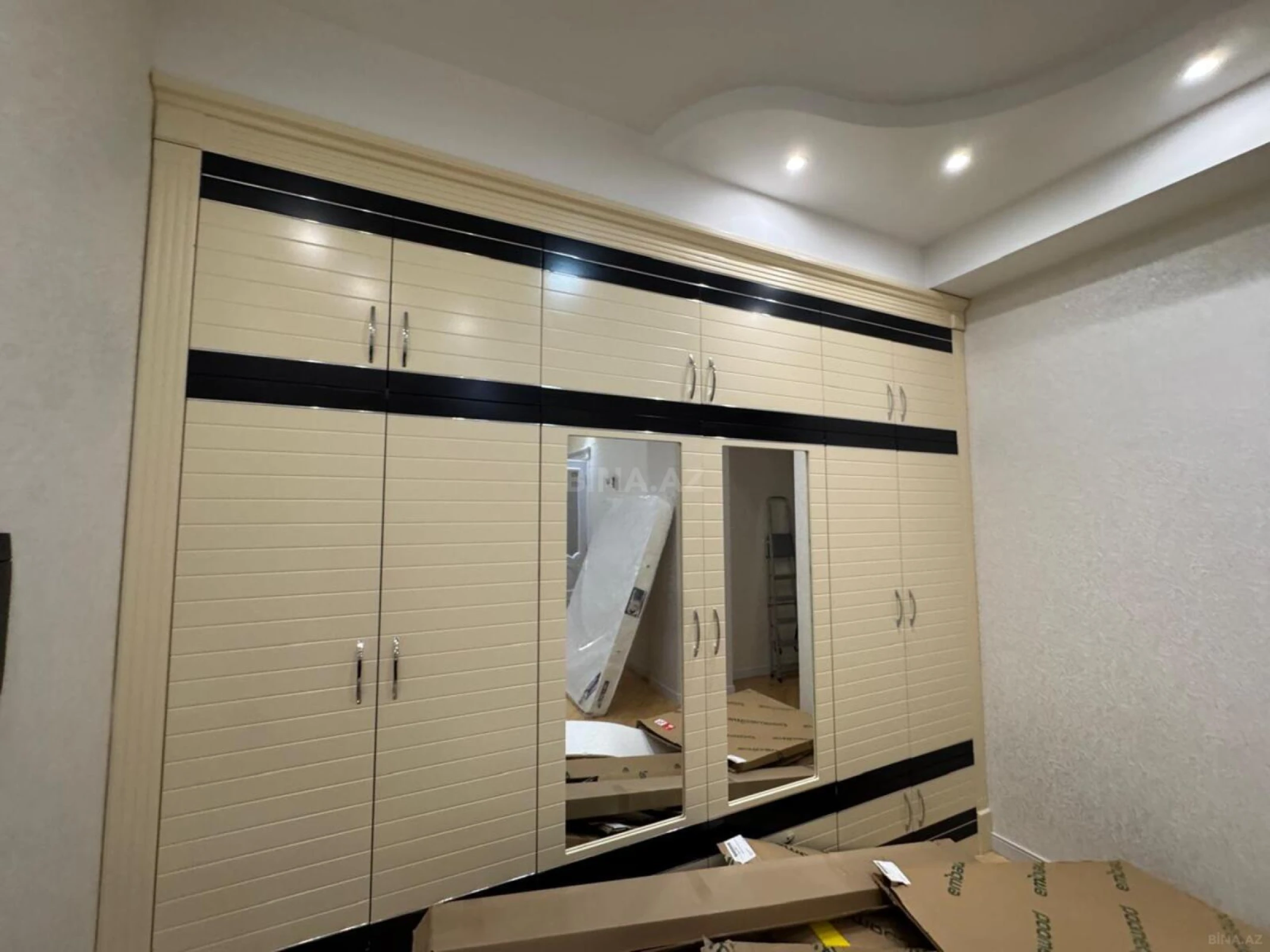 Kirayə verilir 3 otaqlı mənzil 180 m²