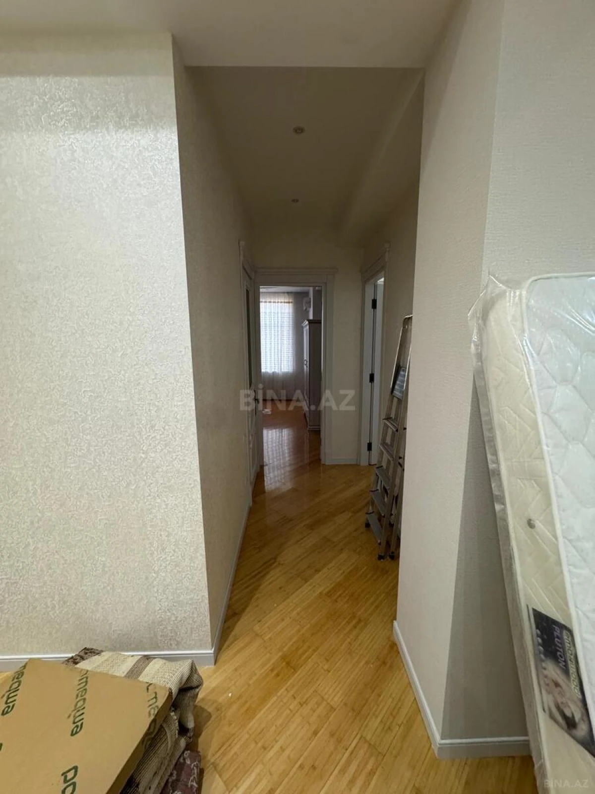 Kirayə verilir 3 otaqlı mənzil 180 m²
