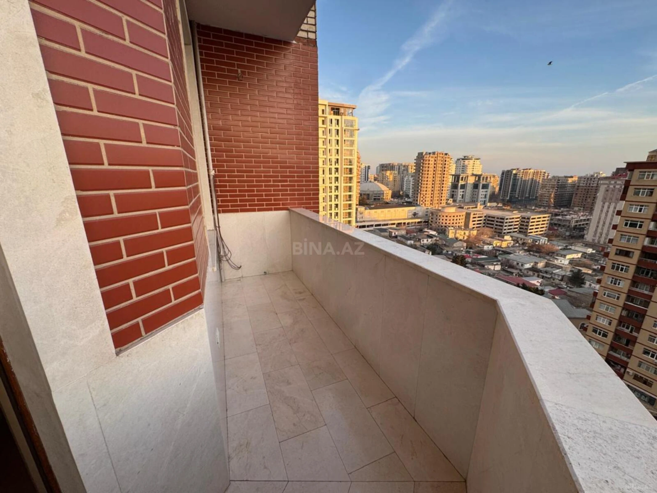 Kirayə verilir 3 otaqlı mənzil 180 m²