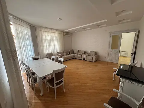 Kirayə verilir 3 otaqlı mənzil 180 m² — Bakı, Nizami 3 otaq 180.00 m²