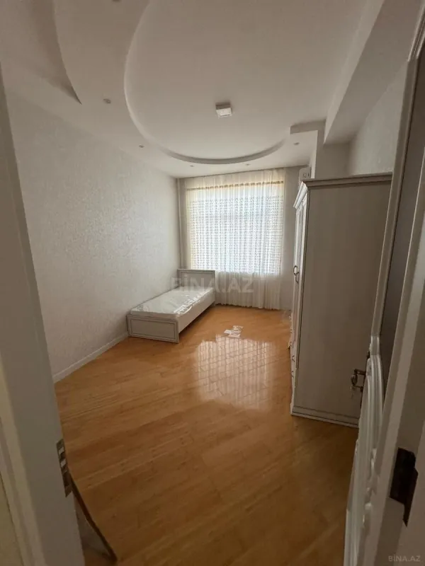 Kirayə verilir 3 otaqlı mənzil 180 m²