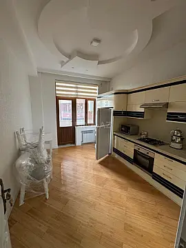 Kirayə verilir 3 otaqlı mənzil 180 m²