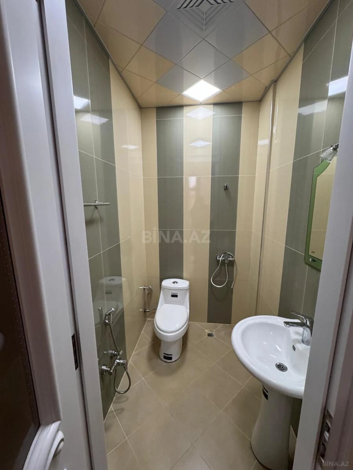Kirayə verilir 3 otaqlı mənzil 180 m²