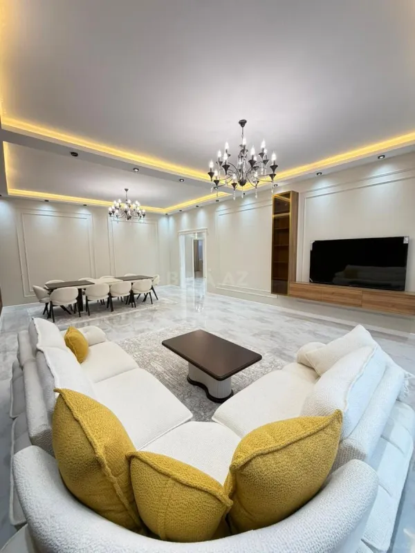 Satılır 5 otaqlı həyət evi 265 m²