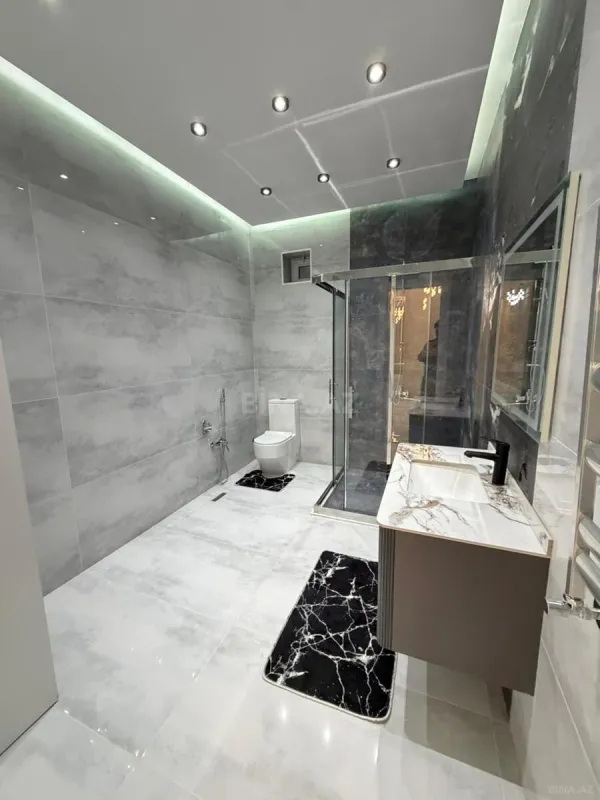 Satılır 5 otaqlı həyət evi 265 m²