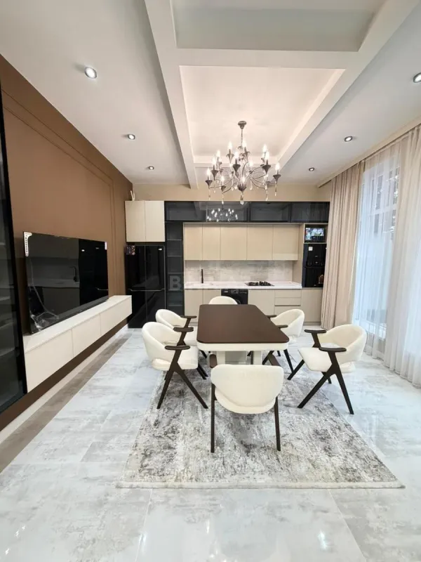 Satılır 5 otaqlı həyət evi 265 m²