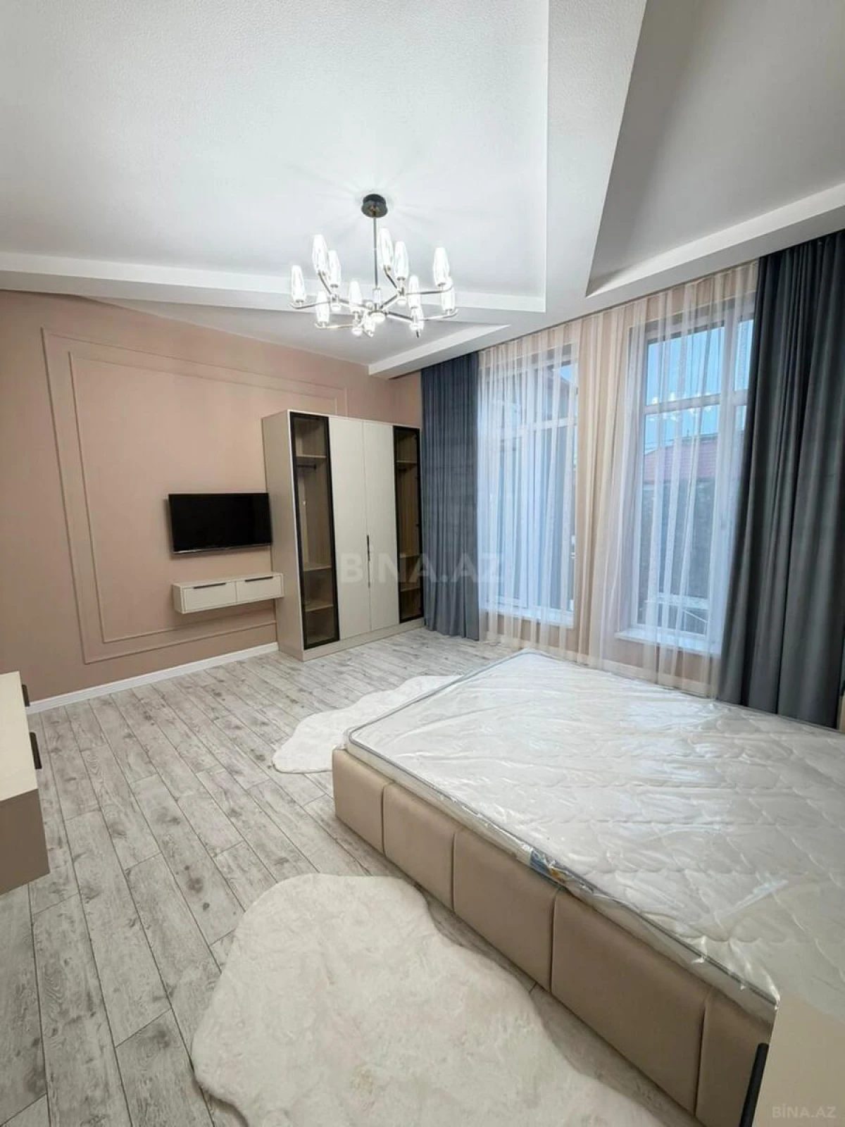 Satılır 5 otaqlı həyət evi 265 m²