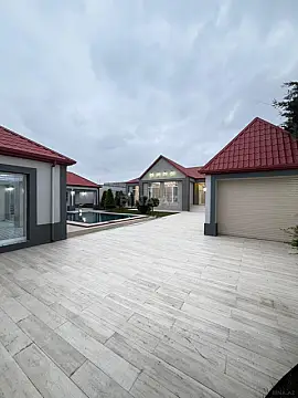 Satılır 5 otaqlı həyət evi 265 m²