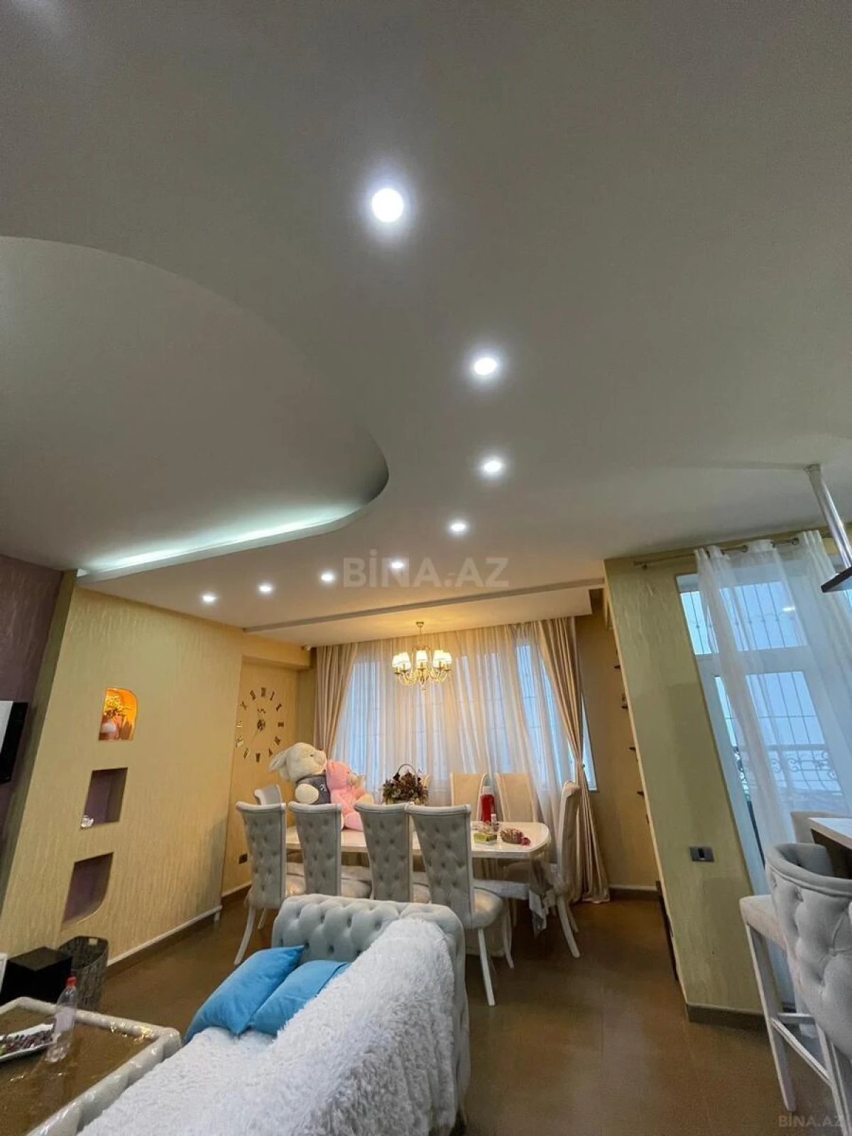 Kirayə verilir 3 otaqlı mənzil 140 m²