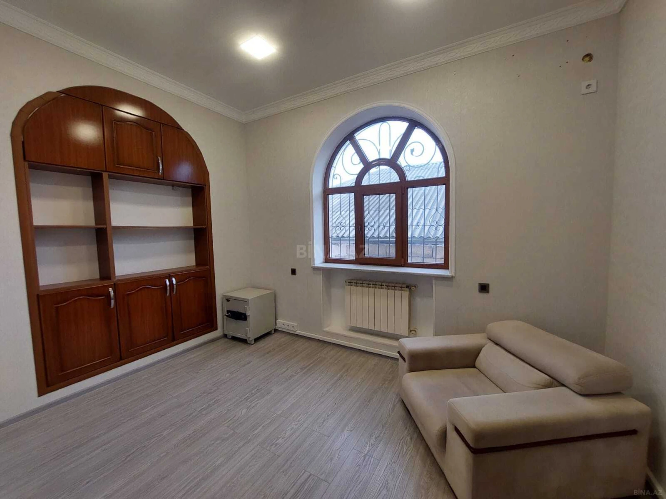 Kirayə verilir 6 otaqlı ofis 320 m²