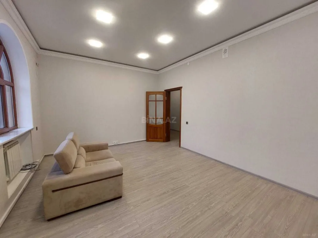 Kirayə verilir 6 otaqlı ofis 320 m²