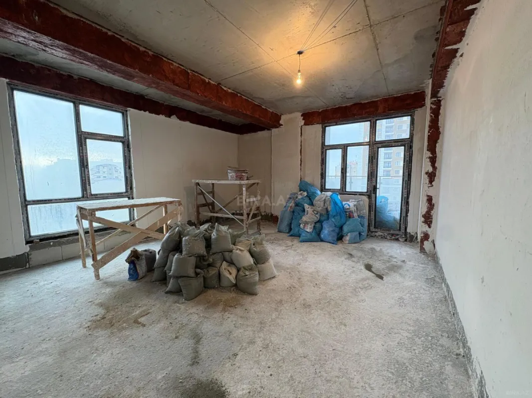 Satılır 3 otaqlı mənzil 135 m²