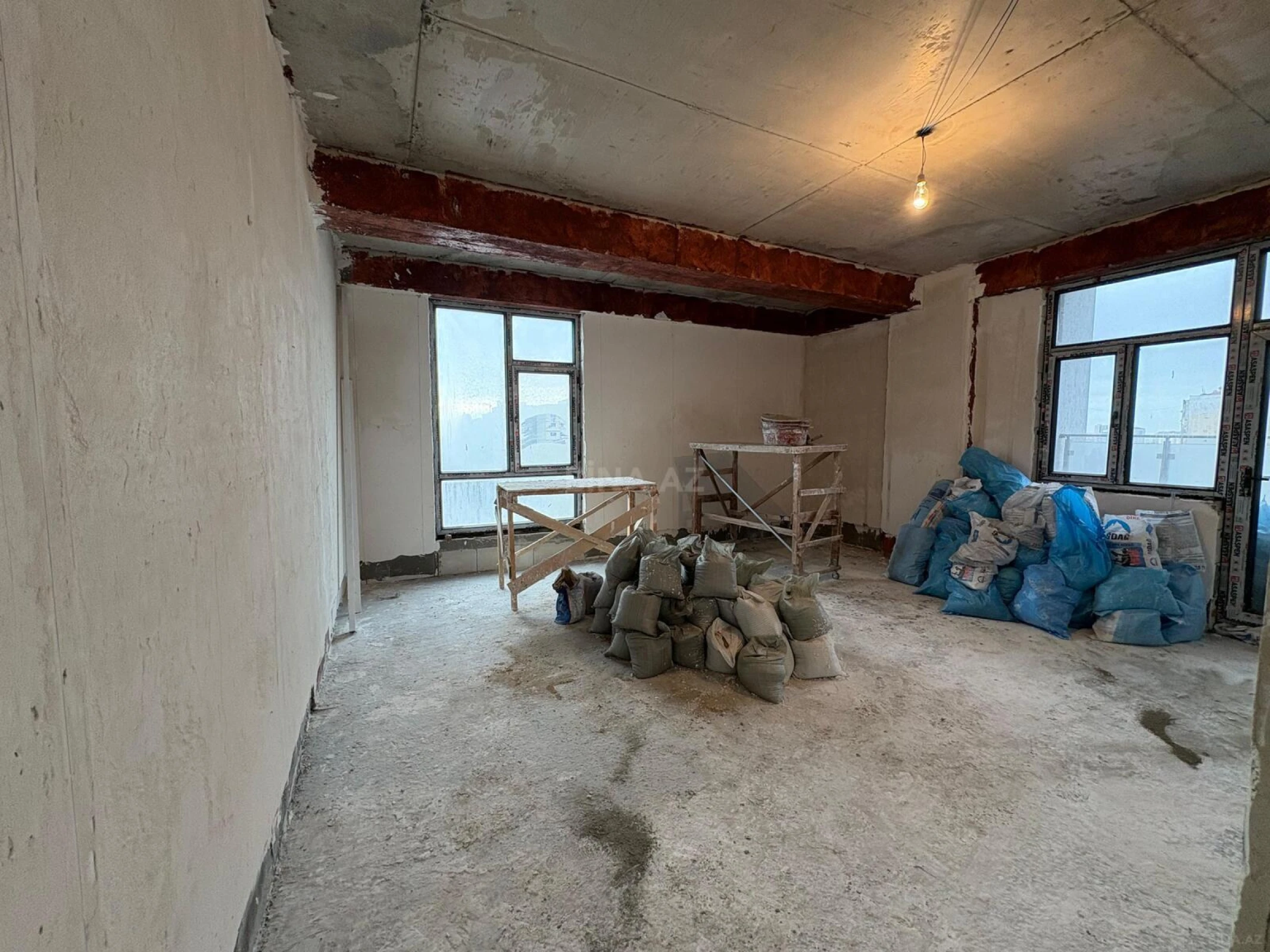 Satılır 3 otaqlı mənzil 135 m²