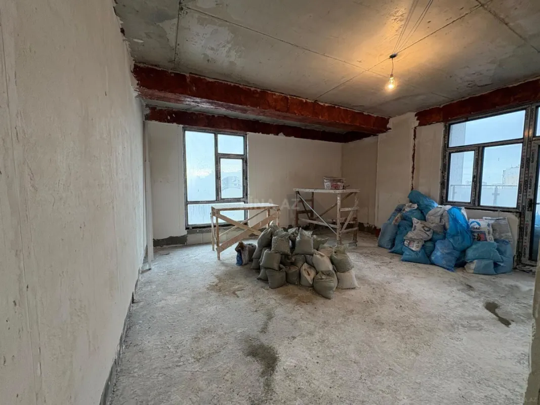 Satılır 3 otaqlı mənzil 135 m²