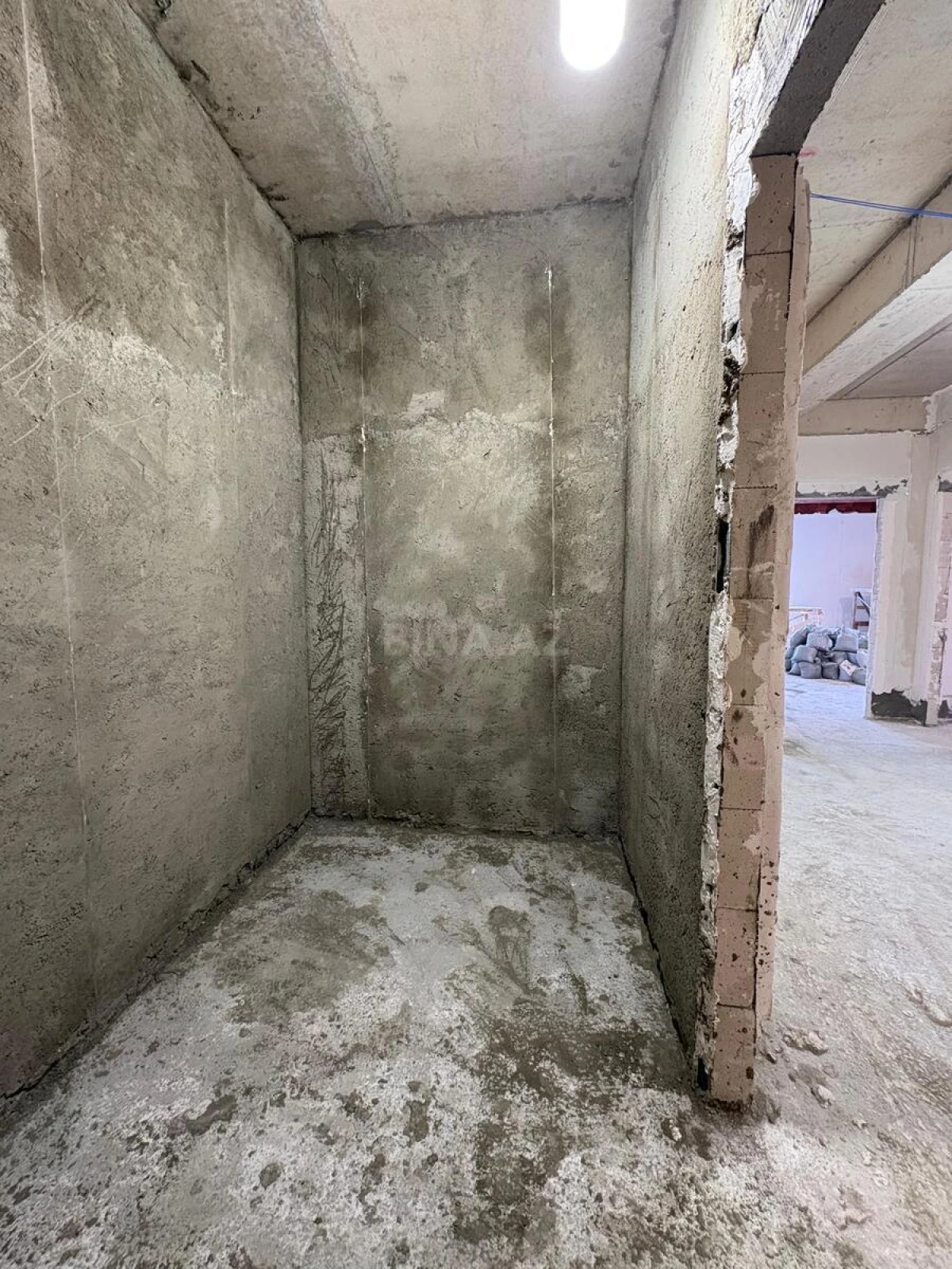 Satılır 3 otaqlı mənzil 135 m²