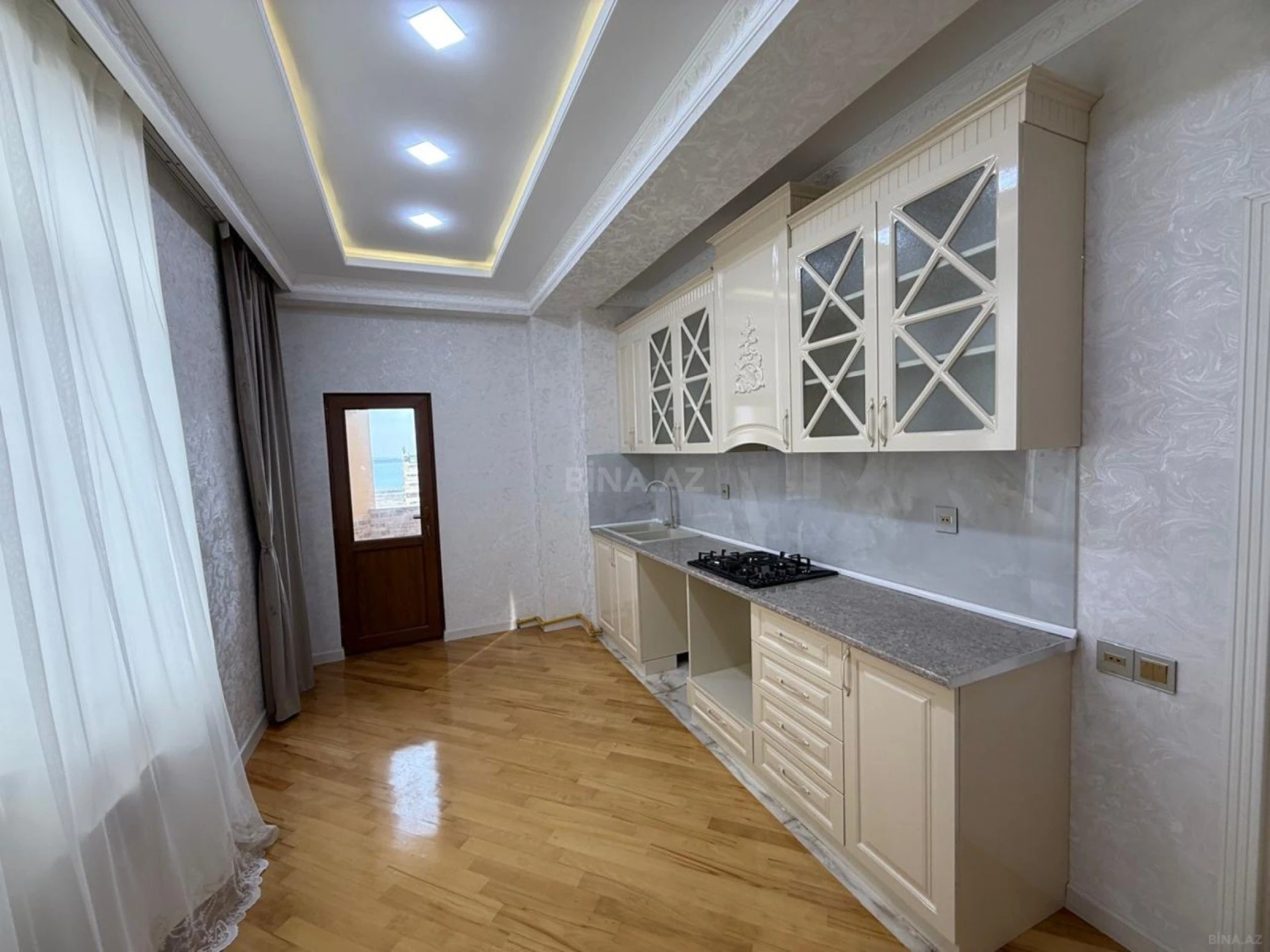 Satılır 3 otaqlı mənzil 112 m²