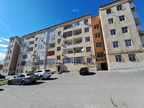 Satılır 1 otaqlı mənzil 42 m²