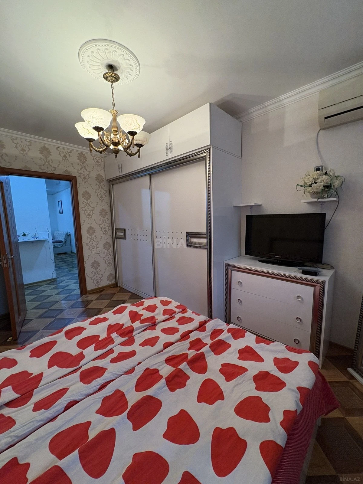 Satılır 4 otaqlı mənzil 75 m²