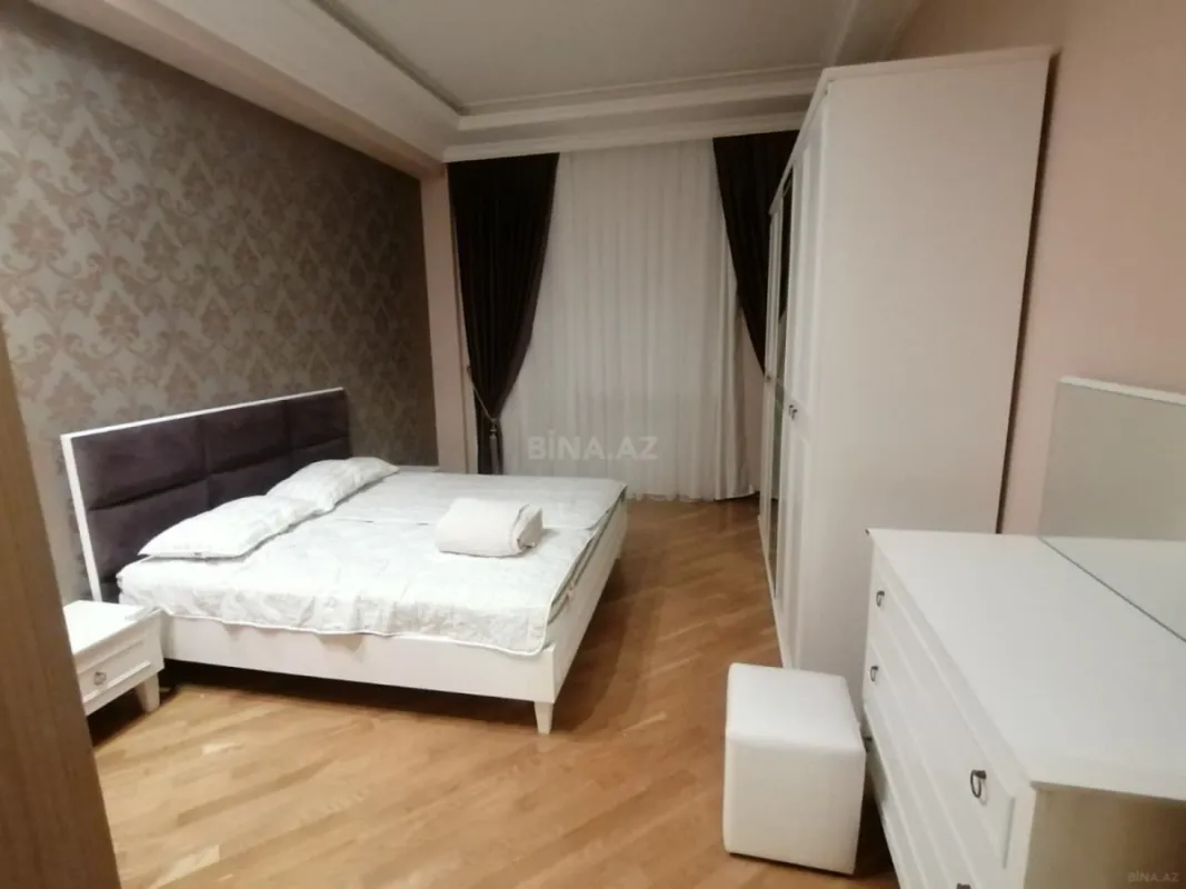 Satılır 3 otaqlı mənzil 142 m²