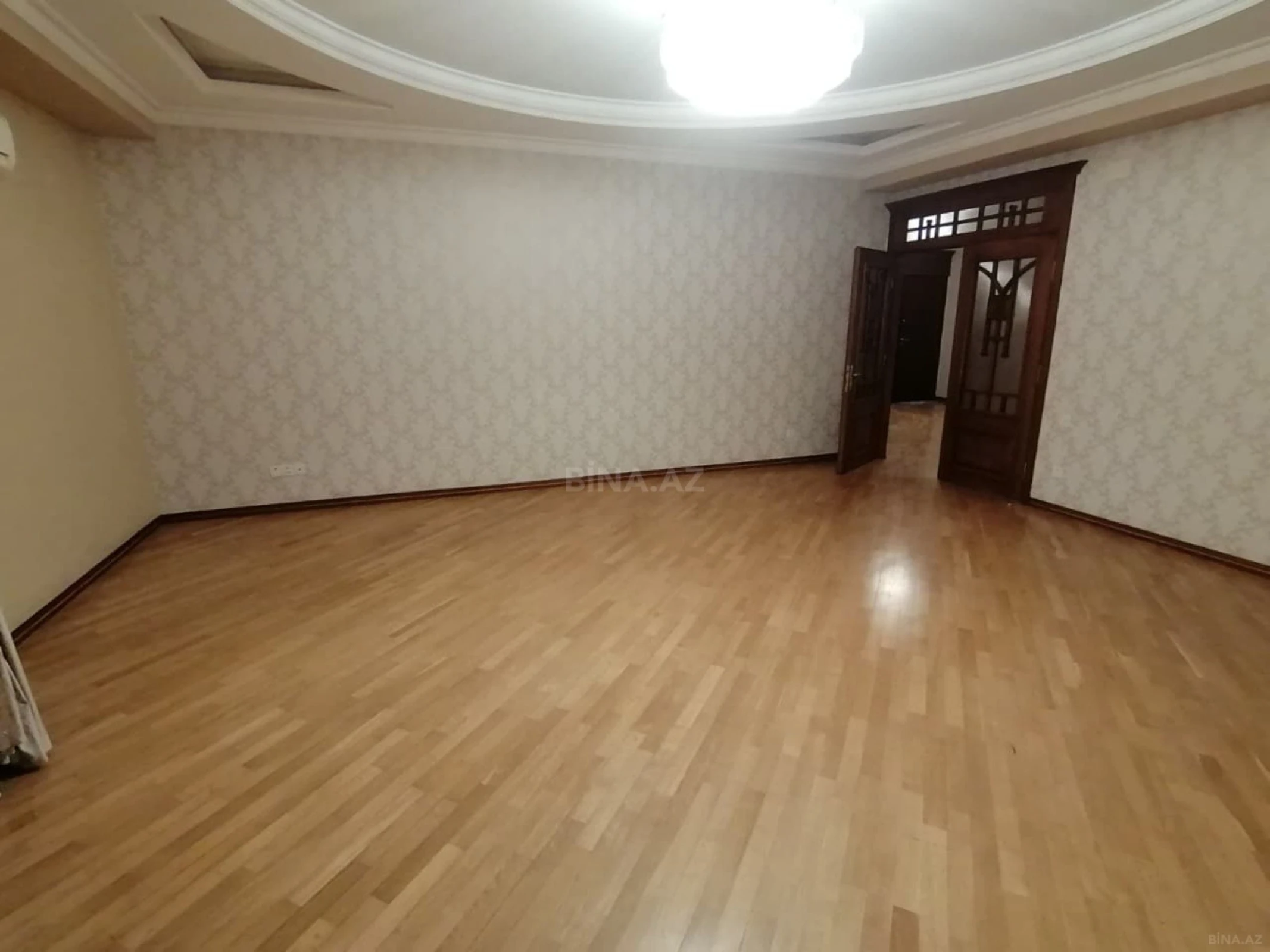 Satılır 3 otaqlı mənzil 142 m²