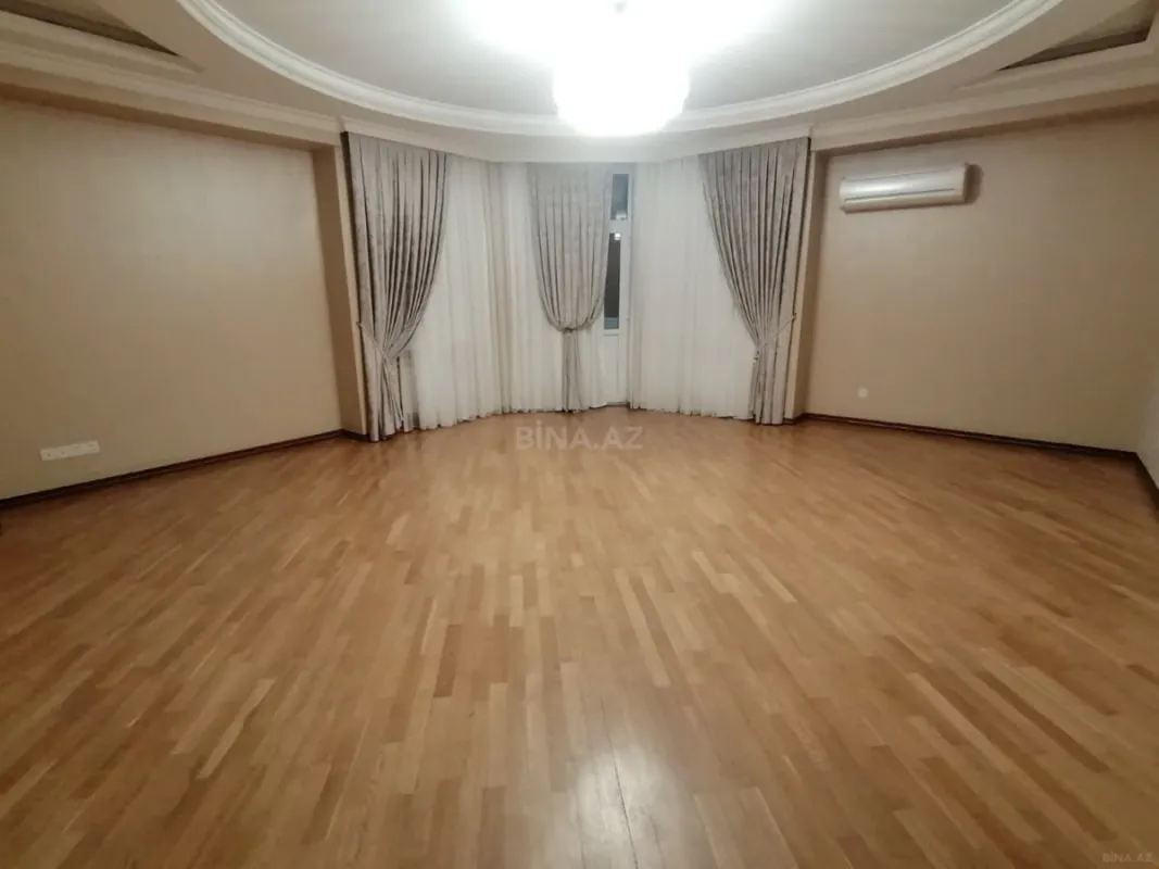 Satılır 3 otaqlı mənzil 142 m²