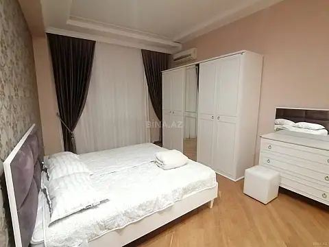 Satılır 3 otaqlı mənzil 142 m²