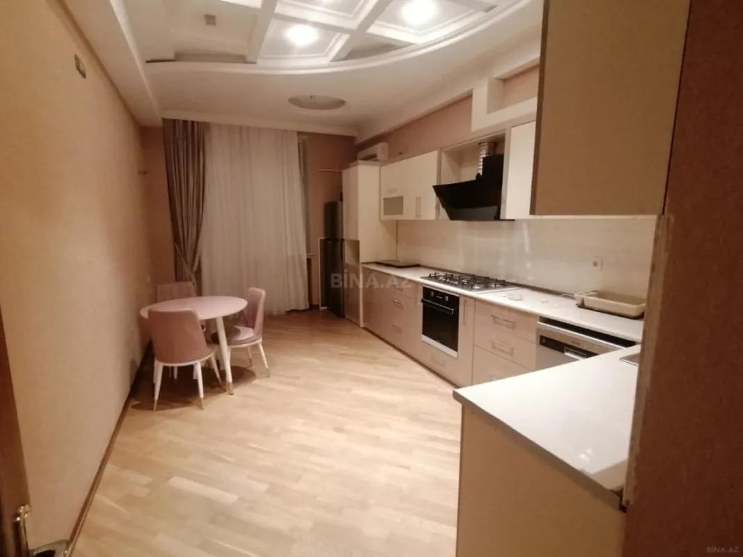 Satılır 3 otaqlı mənzil 142 m²