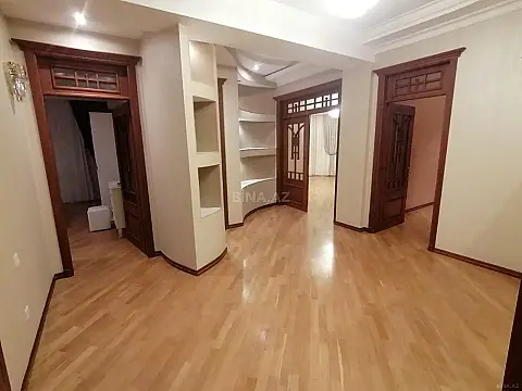 Satılır 3 otaqlı mənzil 142 m²