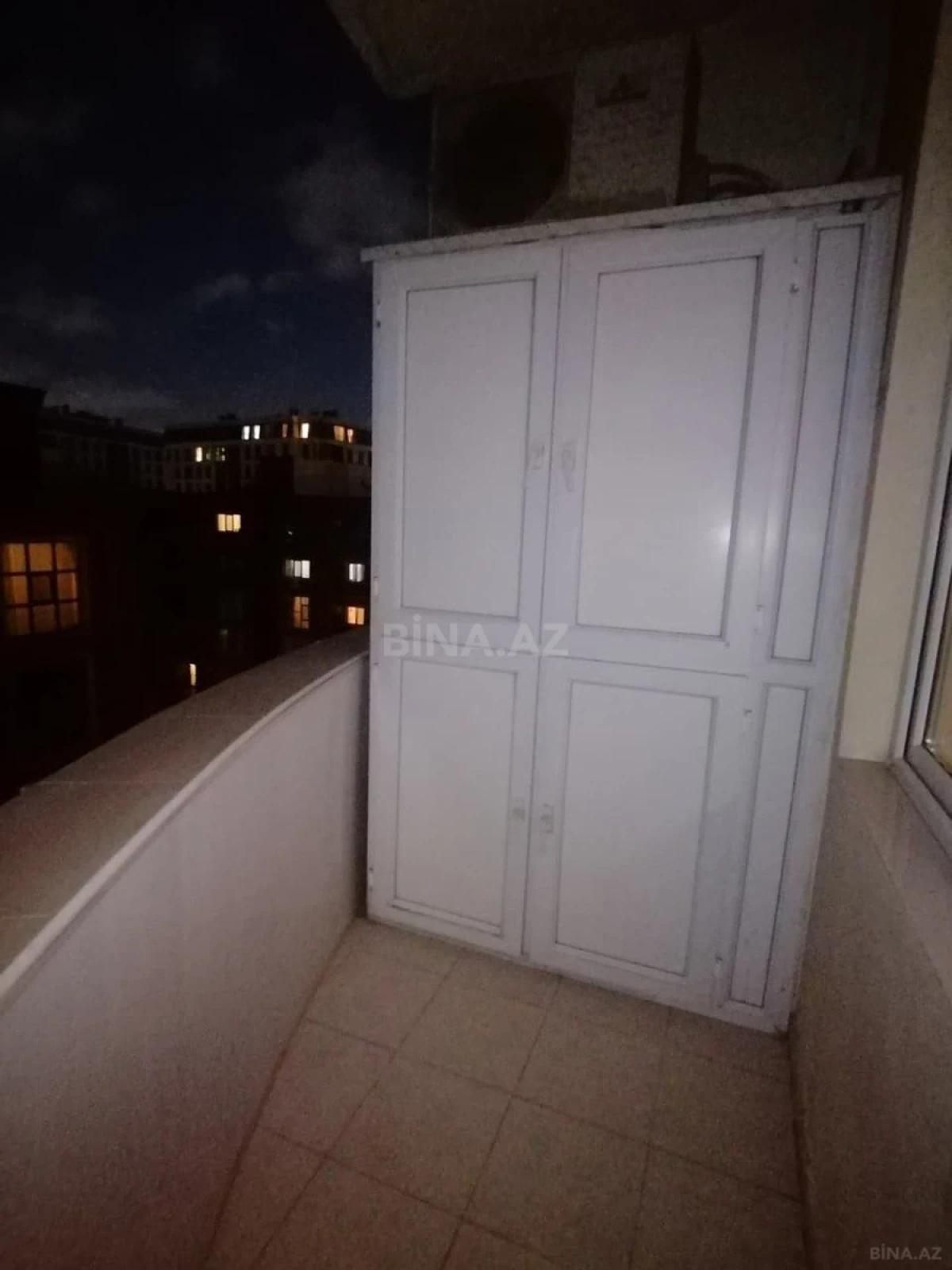 Satılır 3 otaqlı mənzil 142 m²