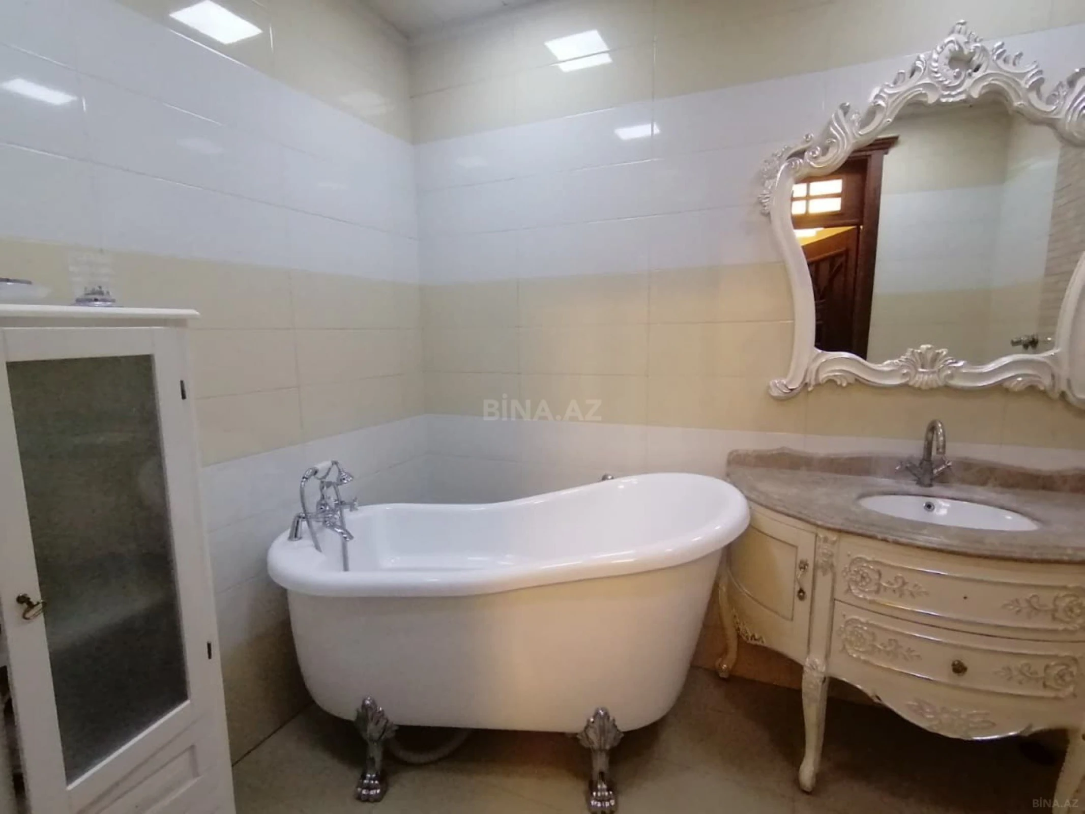 Satılır 3 otaqlı mənzil 142 m²