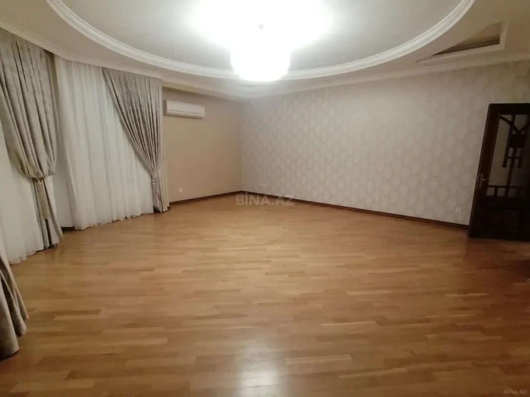 Satılır 3 otaqlı mənzil 142 m²