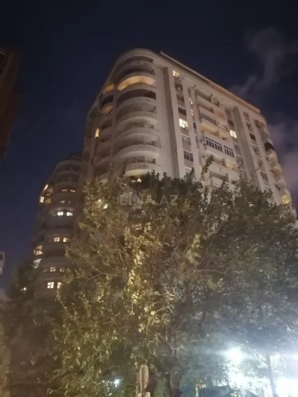 Satılır 3 otaqlı mənzil 142 m²