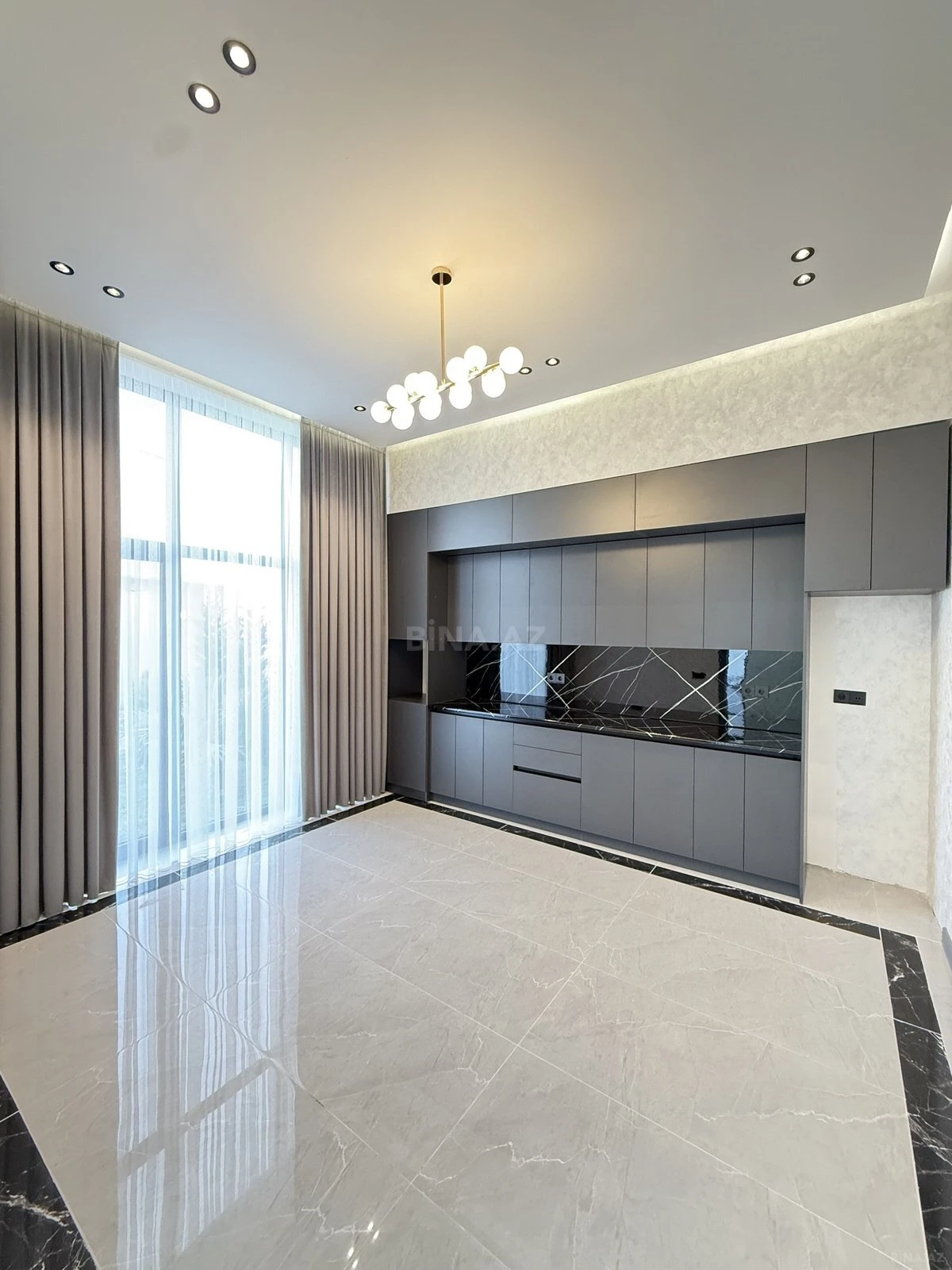 Satılır 5 otaqlı həyət evi 220 m²