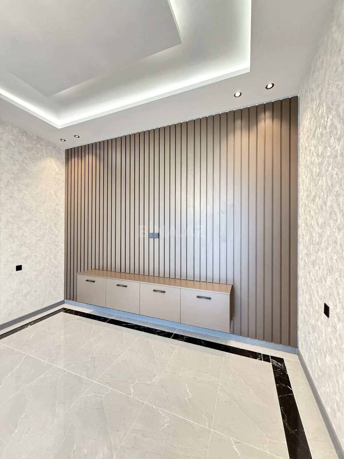 Satılır 5 otaqlı həyət evi 220 m²