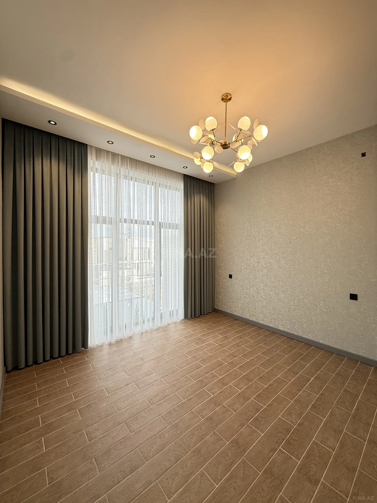 Satılır 5 otaqlı həyət evi 220 m²