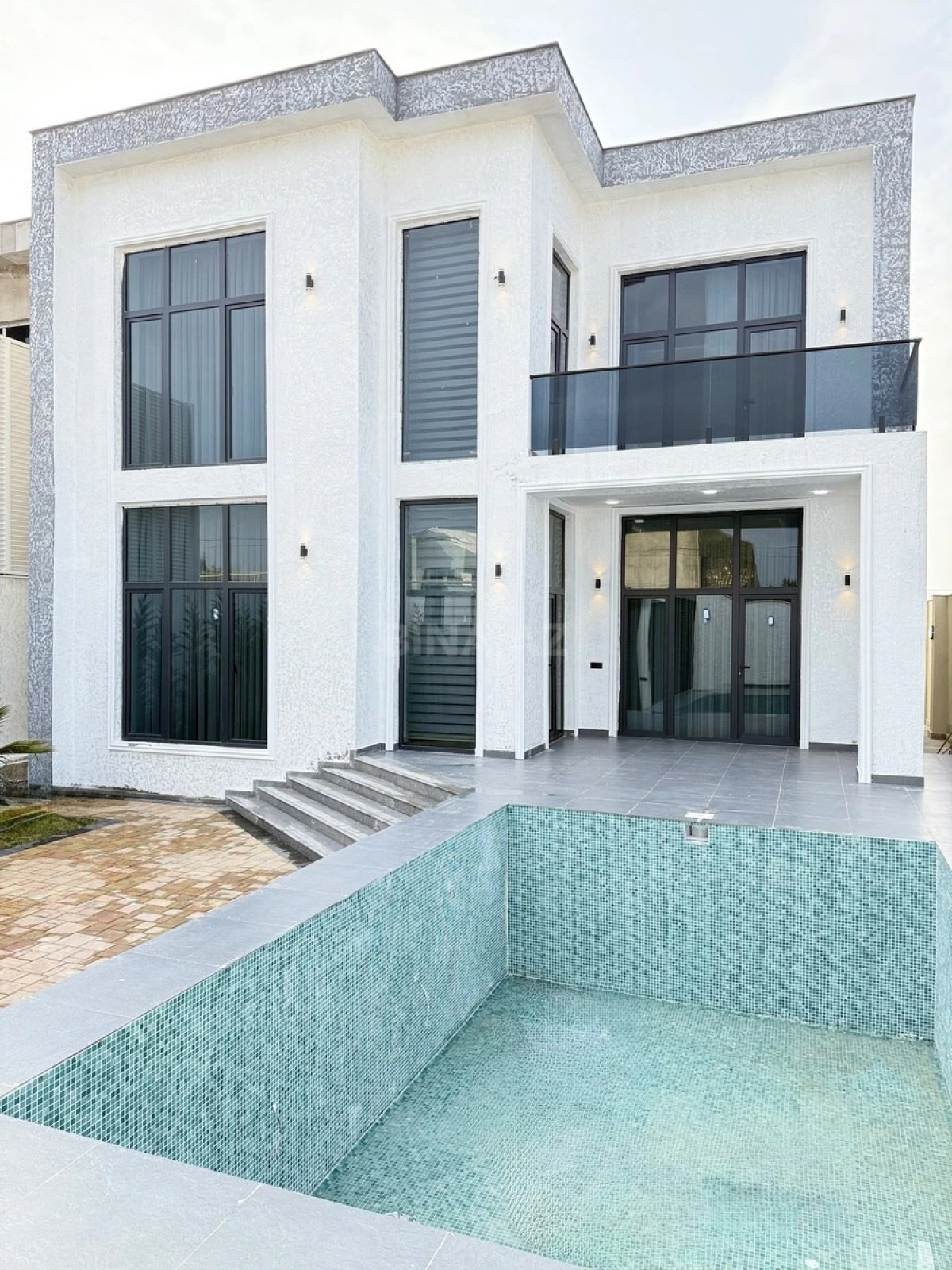 Satılır 5 otaqlı həyət evi 220 m²