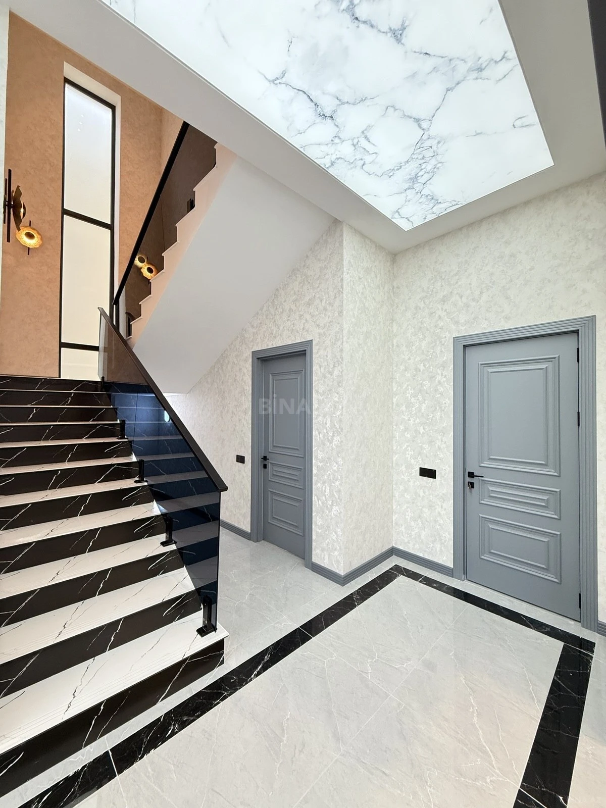 Satılır 5 otaqlı həyət evi 220 m²