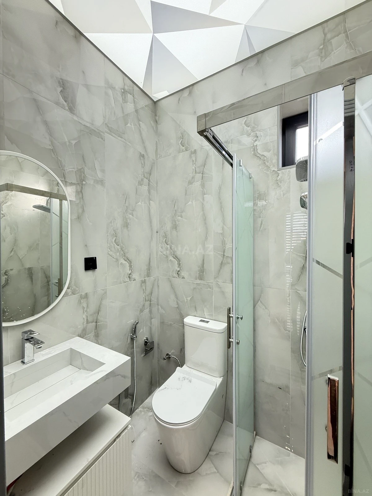 Satılır 5 otaqlı həyət evi 220 m²