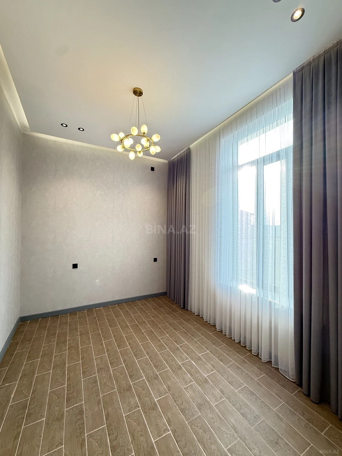 Satılır 5 otaqlı həyət evi 220 m²
