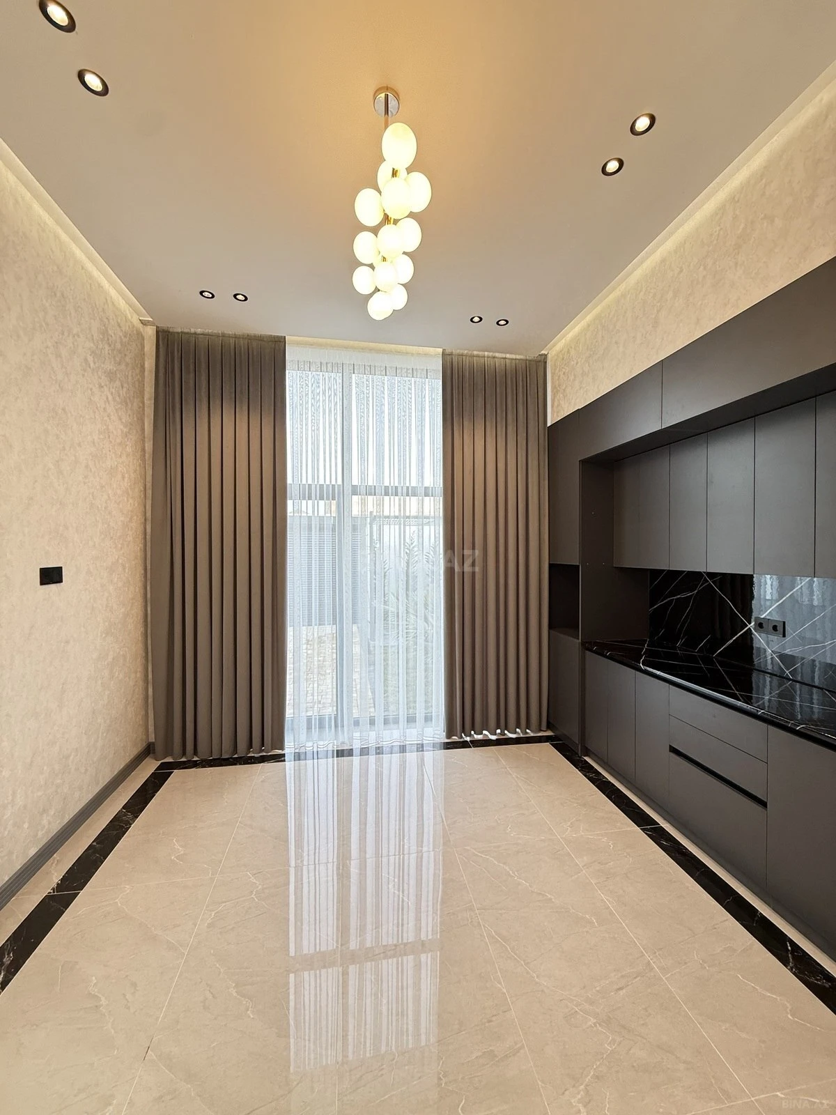 Satılır 5 otaqlı həyət evi 220 m²