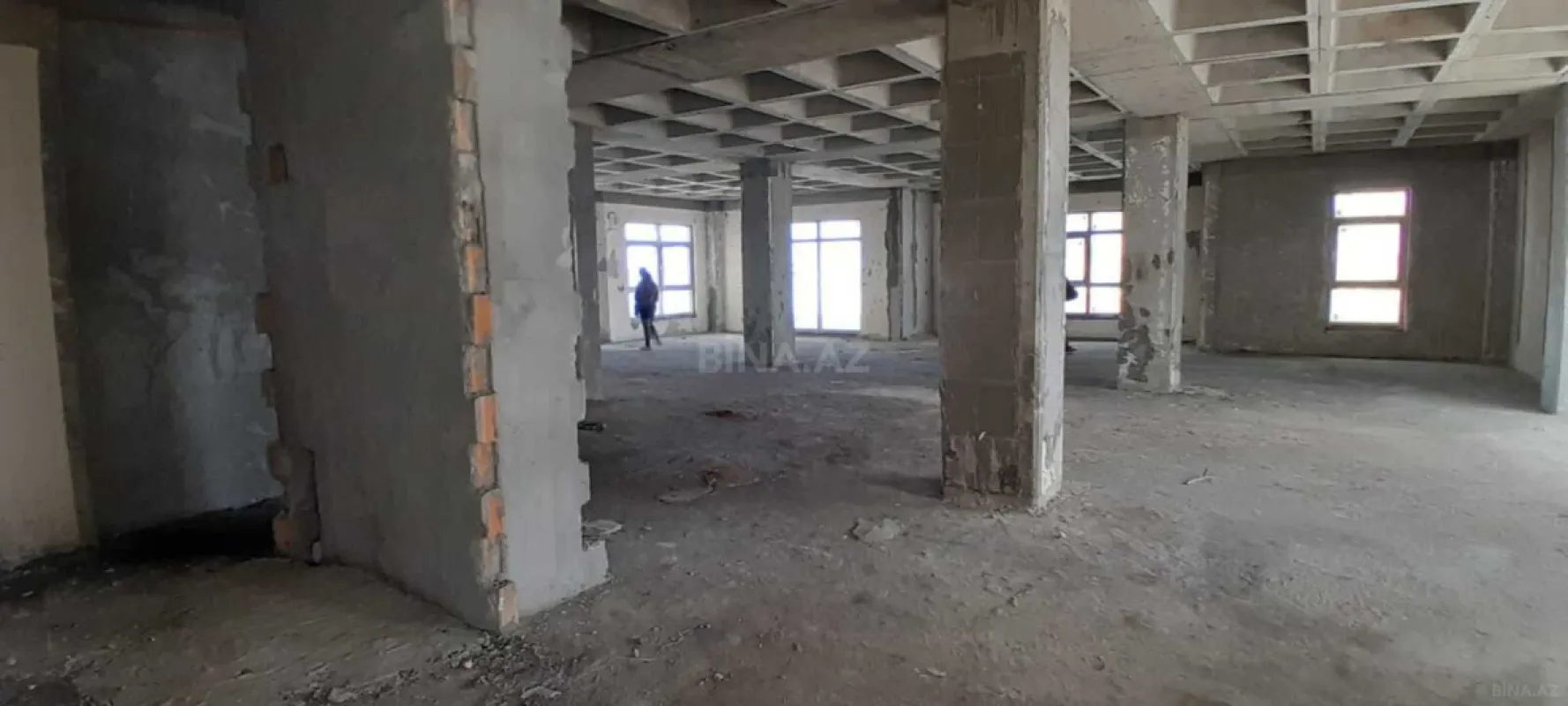 Satılır 5 otaqlı mənzil 214 m²