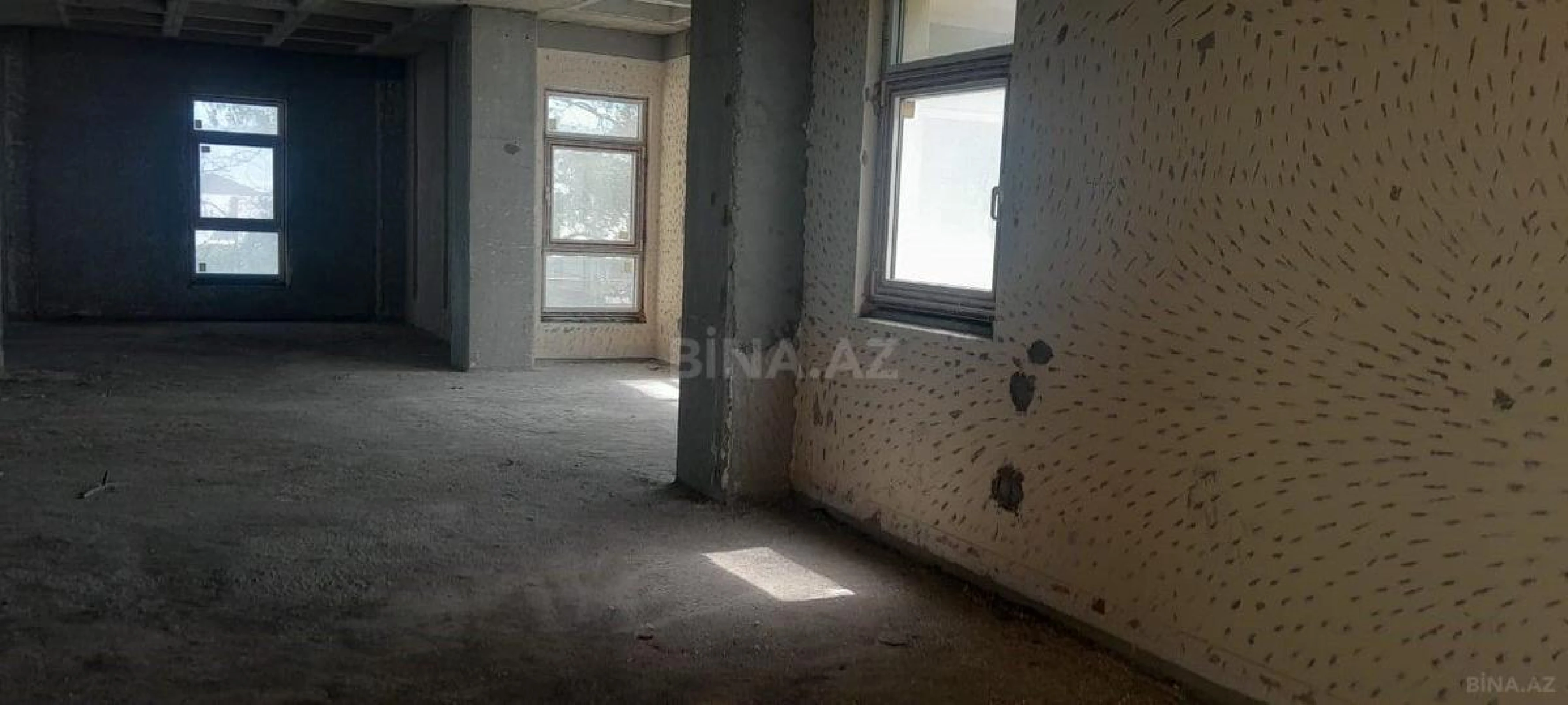 Satılır 5 otaqlı mənzil 214 m²