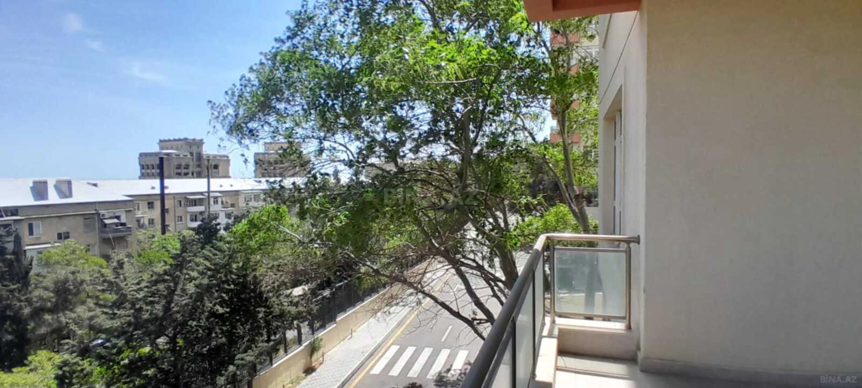 Satılır 5 otaqlı mənzil 214 m²