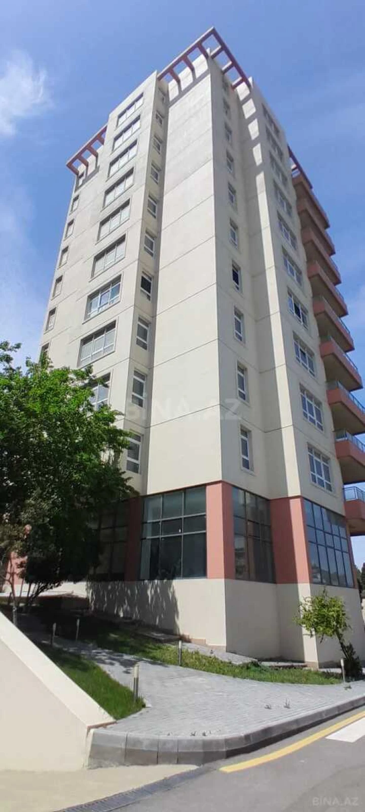 Satılır 5 otaqlı mənzil 214 m²