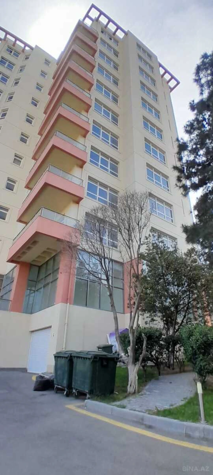 Satılır 5 otaqlı mənzil 214 m²
