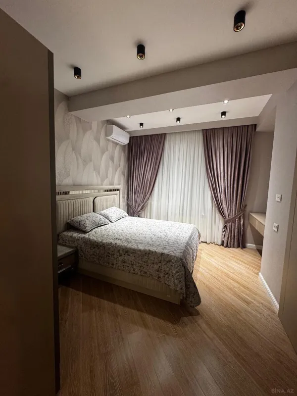 Satılır 3 otaqlı mənzil 122 m²