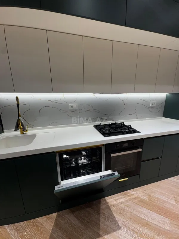 Satılır 3 otaqlı mənzil 122 m²