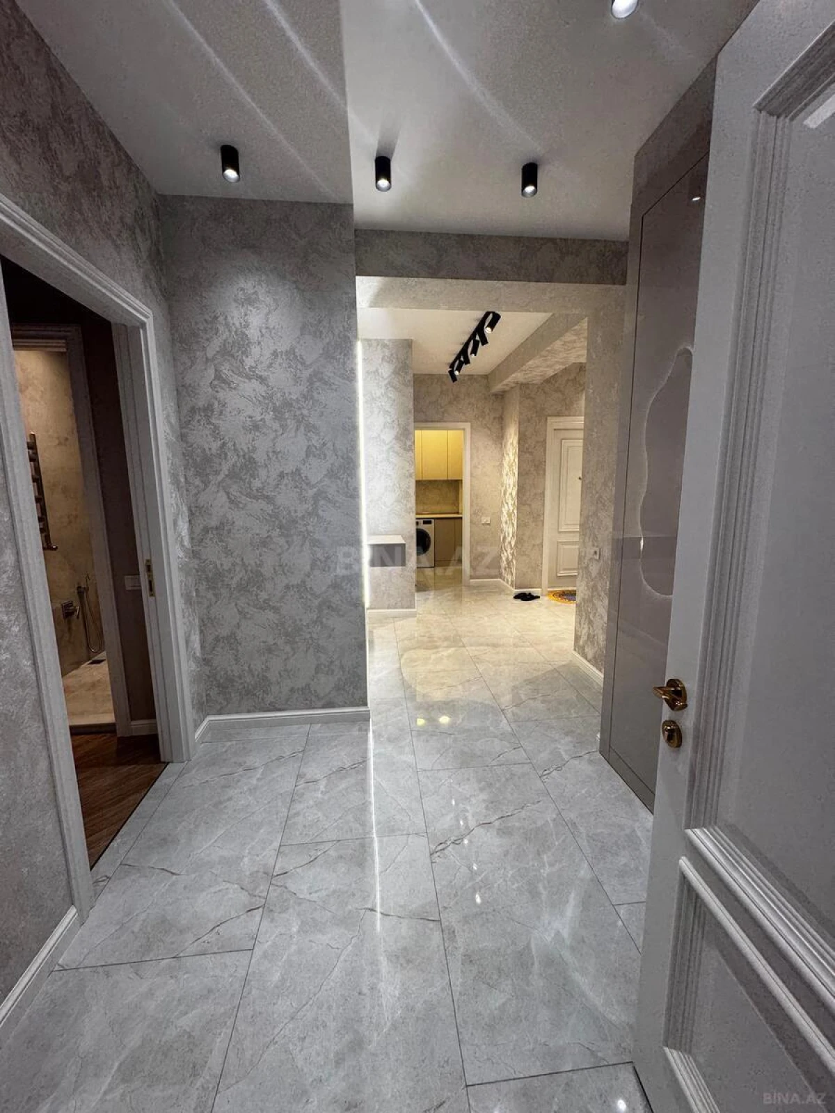 Satılır 3 otaqlı mənzil 122 m²