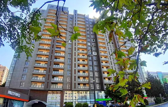 Satılır 3 otaqlı mənzil 185 m²